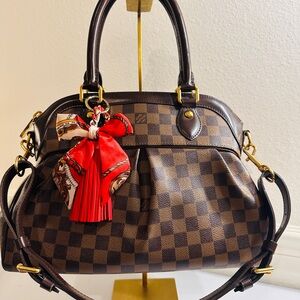 LOUIS VUITTON Trevi PM. Damier ebene shoulder bag with COA and dustbag.